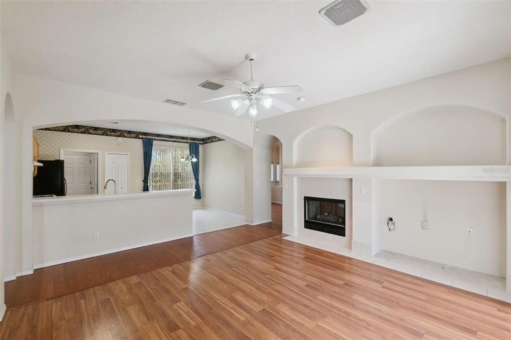 For Sale: $415,000 (3 beds, 2 baths, 1965 Square Feet)