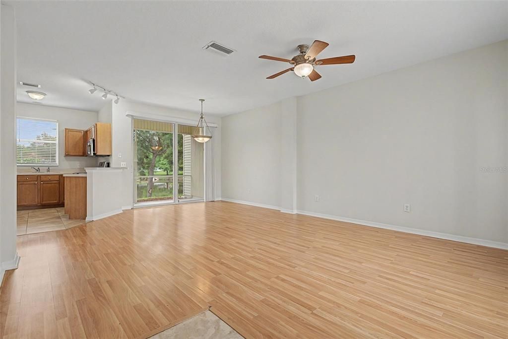 For Sale: $249,900 (2 beds, 1 baths, 1134 Square Feet)