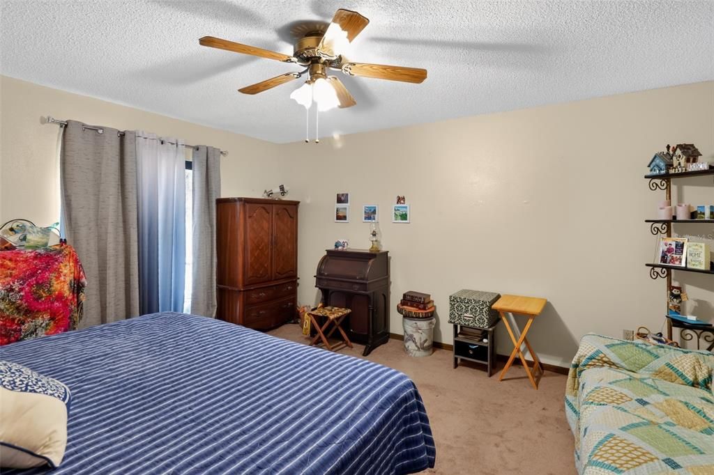 For Sale: $245,000 (3 beds, 2 baths, 1302 Square Feet)