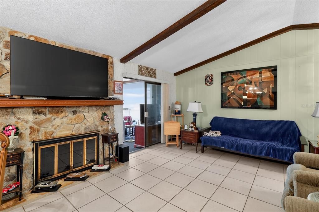 For Sale: $245,000 (3 beds, 2 baths, 1302 Square Feet)