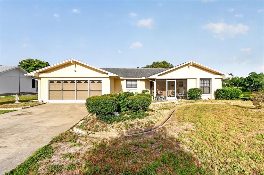 For Sale: $245,000 (3 beds, 2 baths, 1302 Square Feet)