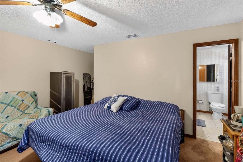 For Sale: $245,000 (3 beds, 2 baths, 1302 Square Feet)