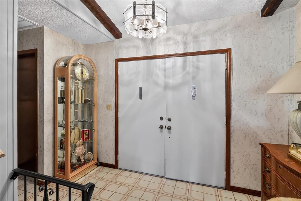 For Sale: $245,000 (3 beds, 2 baths, 1302 Square Feet)