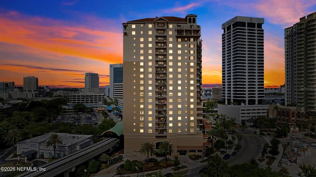 For Rent: $2,400 (2 beds, 2 baths, 1329 Square Feet)