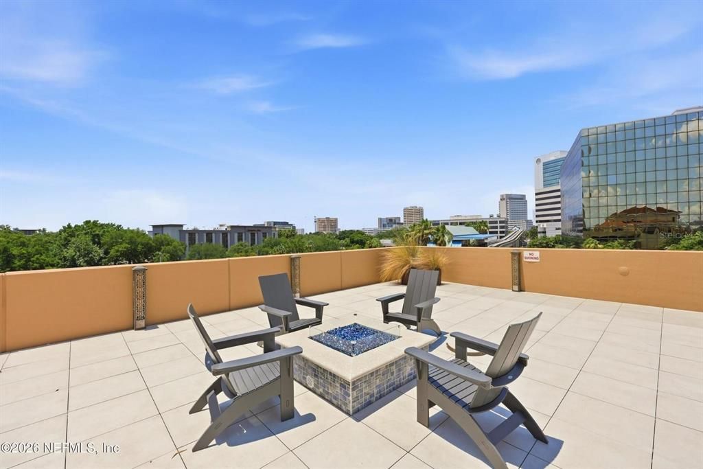 For Rent: $2,400 (2 beds, 2 baths, 1329 Square Feet)