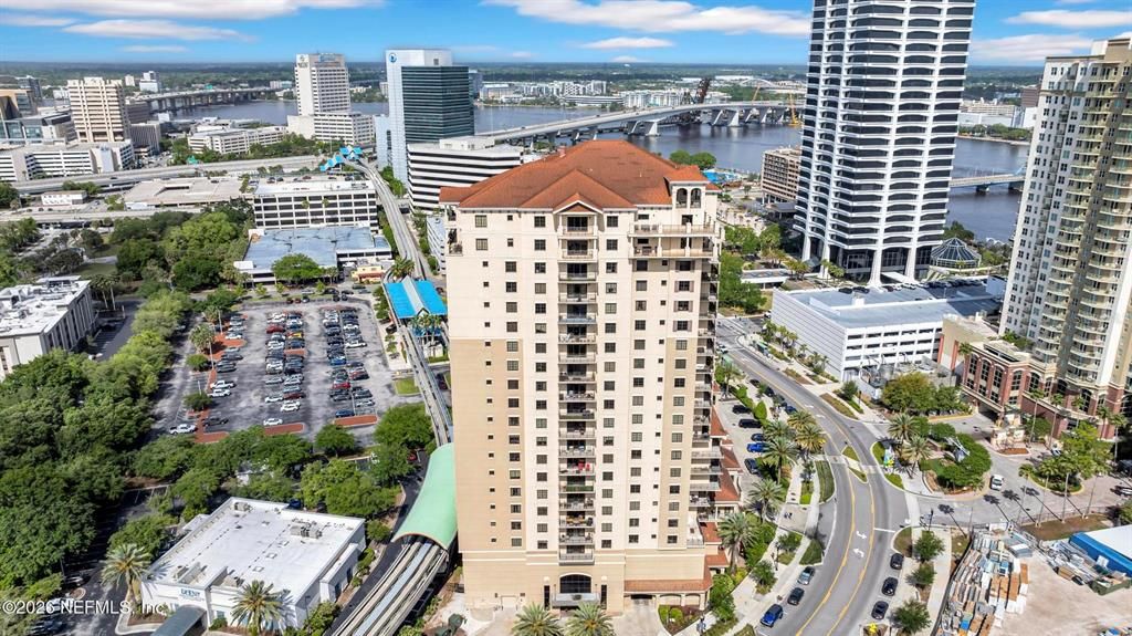 For Rent: $2,400 (2 beds, 2 baths, 1329 Square Feet)