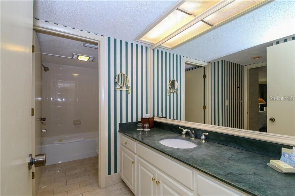 В аренду: $1,200 (2 спален, 2 ванн, 1368 Квадратных фут)