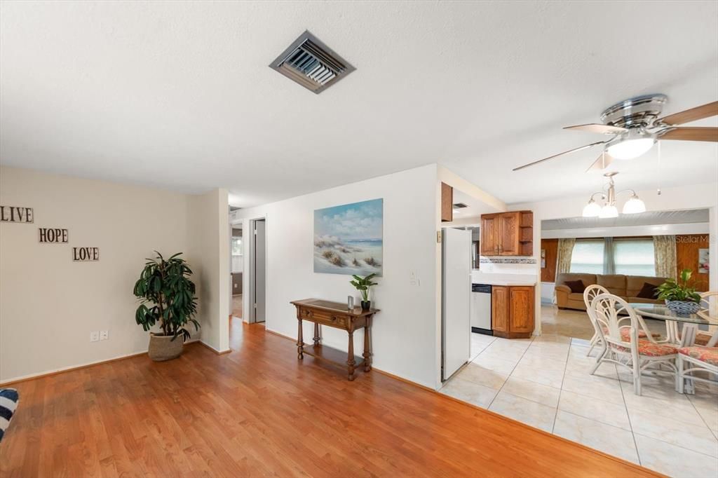 En Venta: $355,000 (3 camas, 2 baños, 1176 Pies cuadrados)