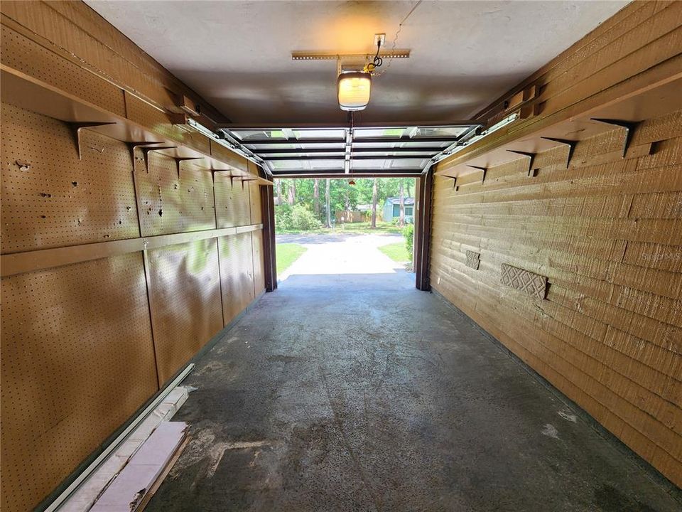 For Rent: $2,000 (3 beds, 1 baths, 1058 Square Feet)