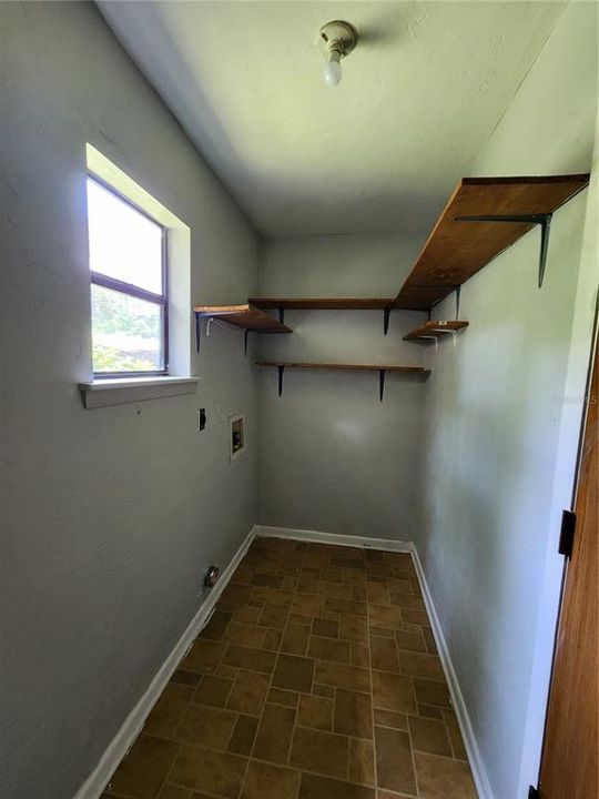 For Rent: $2,000 (3 beds, 1 baths, 1058 Square Feet)