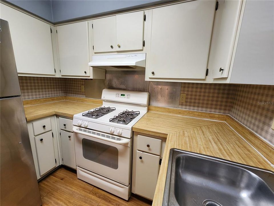 For Rent: $2,000 (3 beds, 1 baths, 1058 Square Feet)