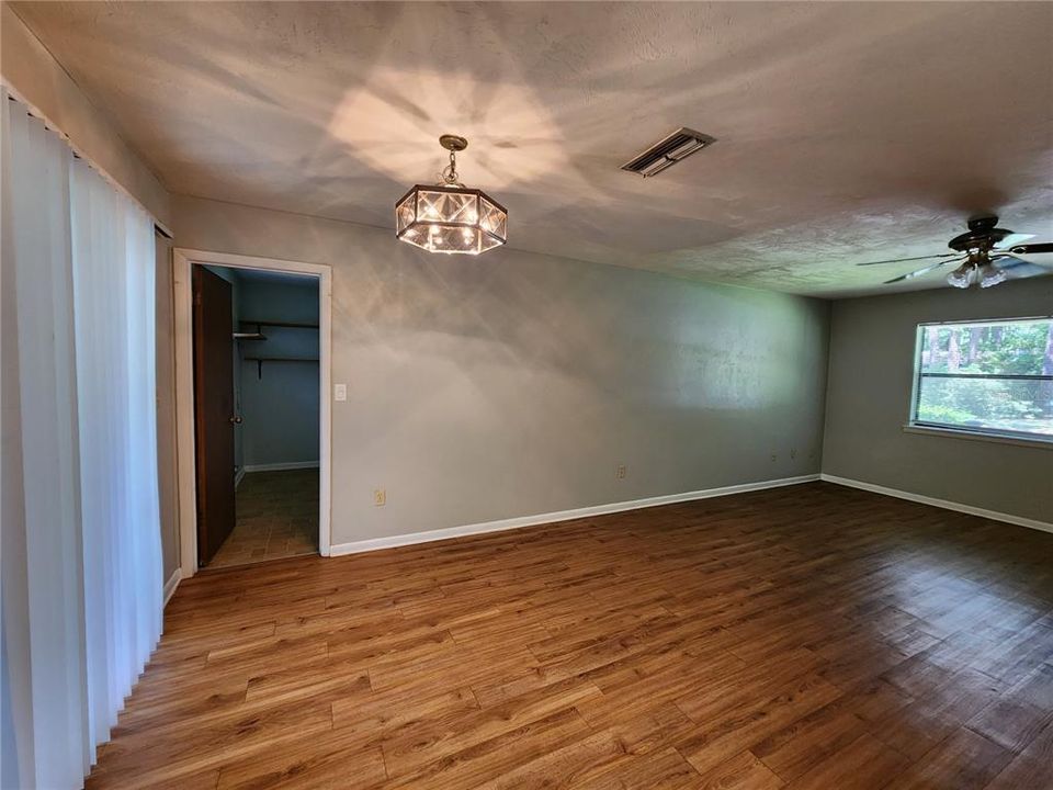 For Rent: $2,000 (3 beds, 1 baths, 1058 Square Feet)