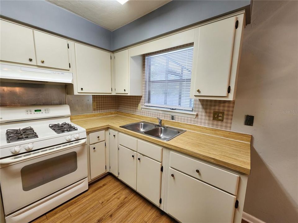 For Rent: $2,000 (3 beds, 1 baths, 1058 Square Feet)