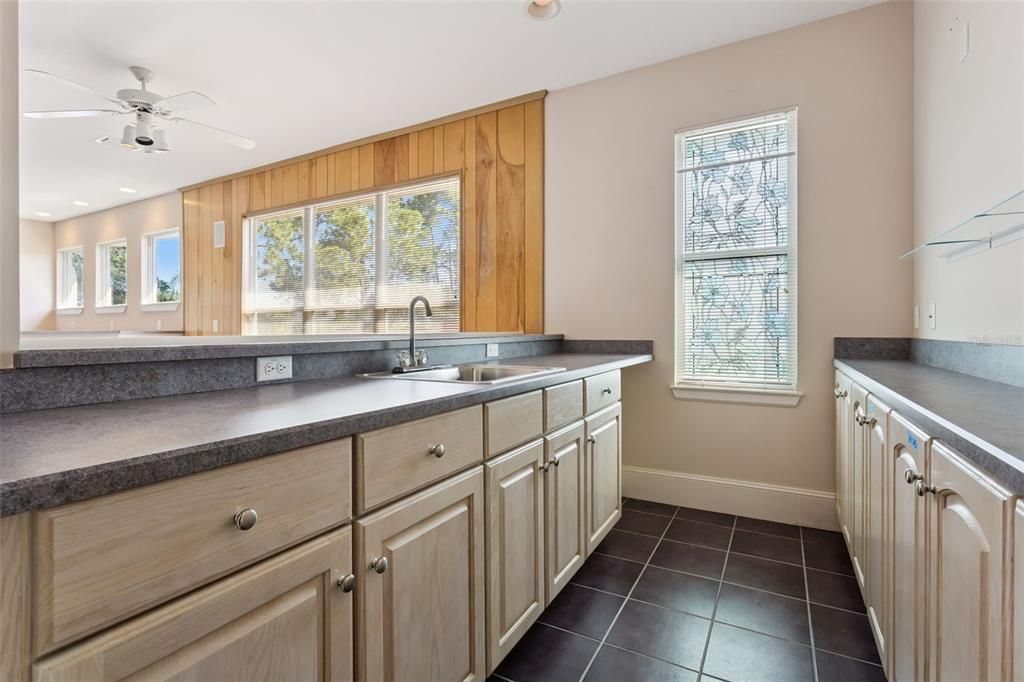 En Venta: $875,000 (4 camas, 3 baños, 4502 Pies cuadrados)