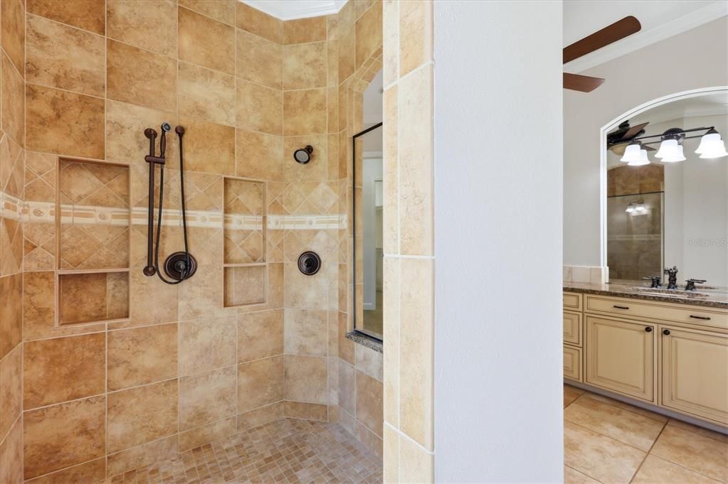 En Venta: $2,500,000 (5 camas, 4 baños, 5047 Pies cuadrados)
