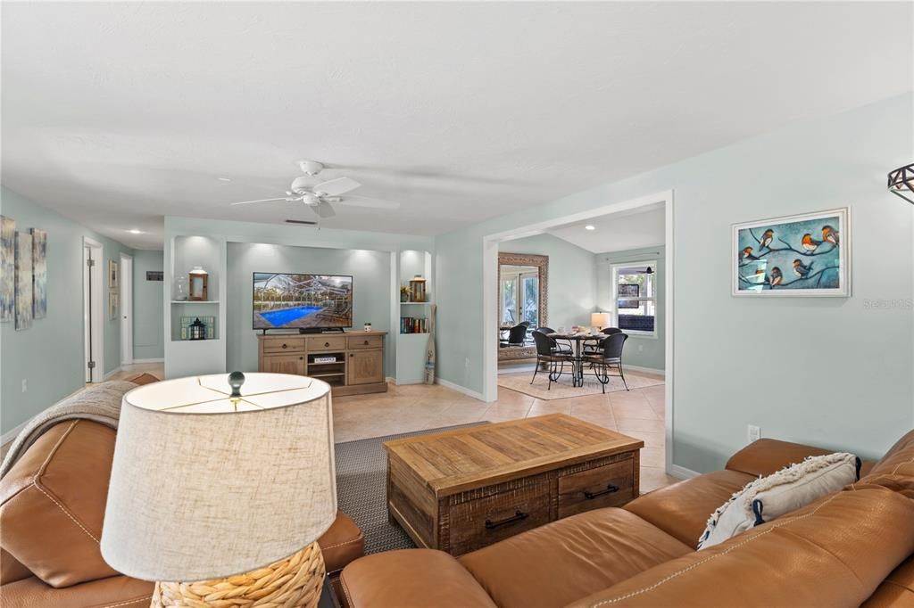 For Sale: $999,900 (3 beds, 2 baths, 1905 Square Feet)