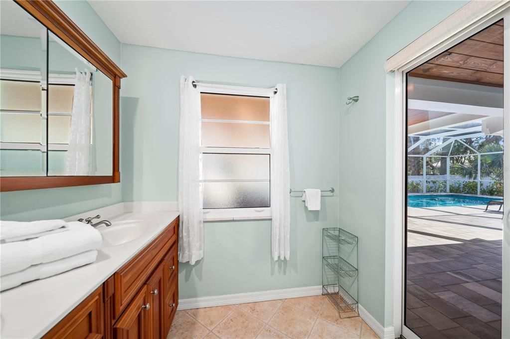 For Sale: $999,900 (3 beds, 2 baths, 1905 Square Feet)