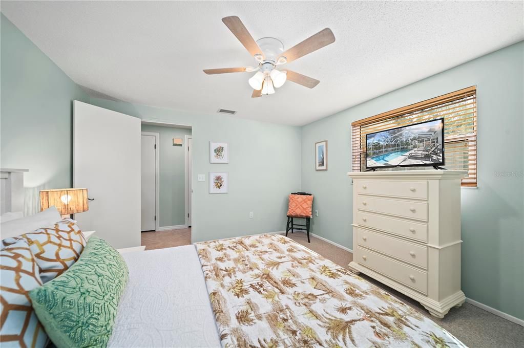 For Sale: $999,900 (3 beds, 2 baths, 1905 Square Feet)