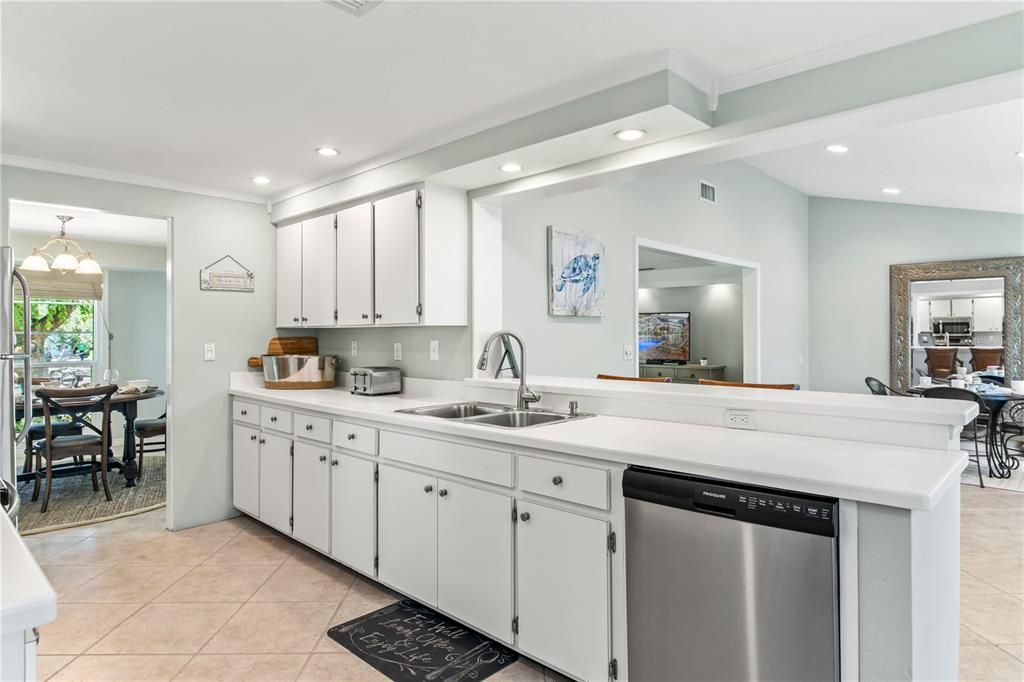 For Sale: $999,900 (3 beds, 2 baths, 1905 Square Feet)
