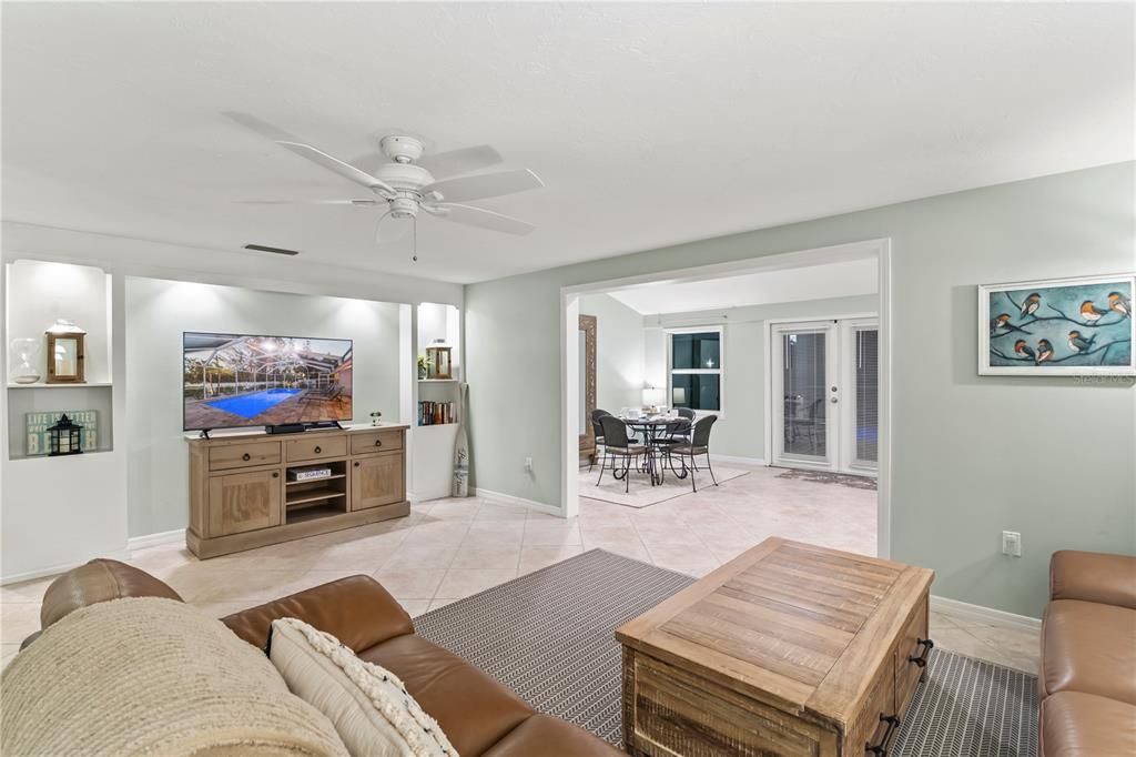 For Sale: $999,900 (3 beds, 2 baths, 1905 Square Feet)