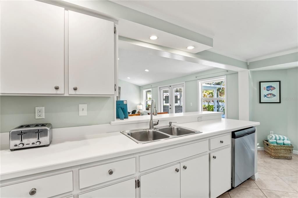 For Sale: $999,900 (3 beds, 2 baths, 1905 Square Feet)