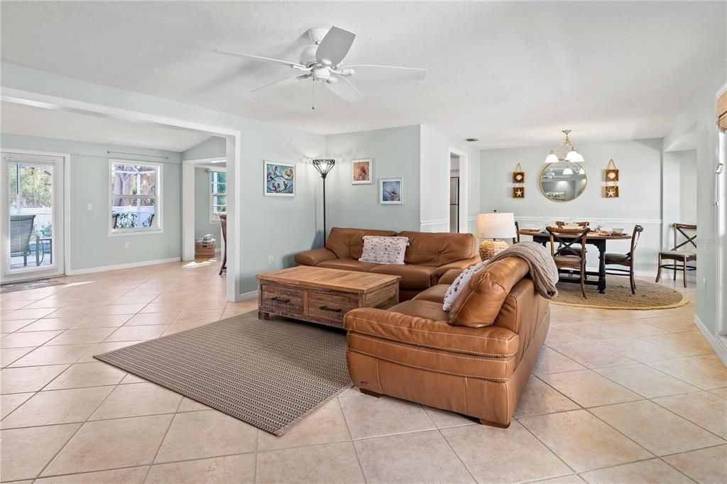 For Sale: $999,900 (3 beds, 2 baths, 1905 Square Feet)