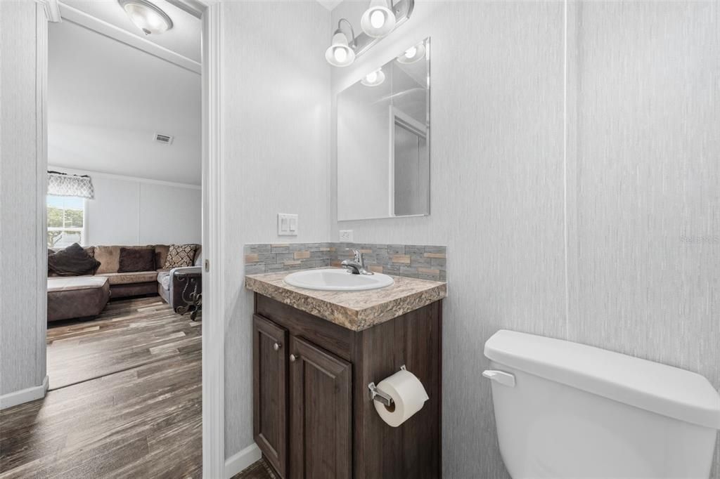 На продажу: $229,900 (4 спален, 2 ванн, 1728 Квадратных фут)