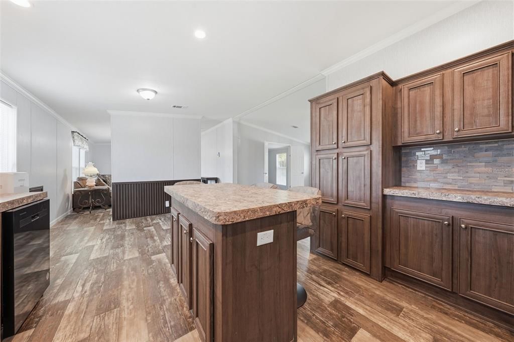 На продажу: $229,900 (4 спален, 2 ванн, 1728 Квадратных фут)