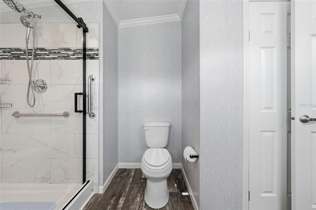 На продажу: $229,900 (4 спален, 2 ванн, 1728 Квадратных фут)