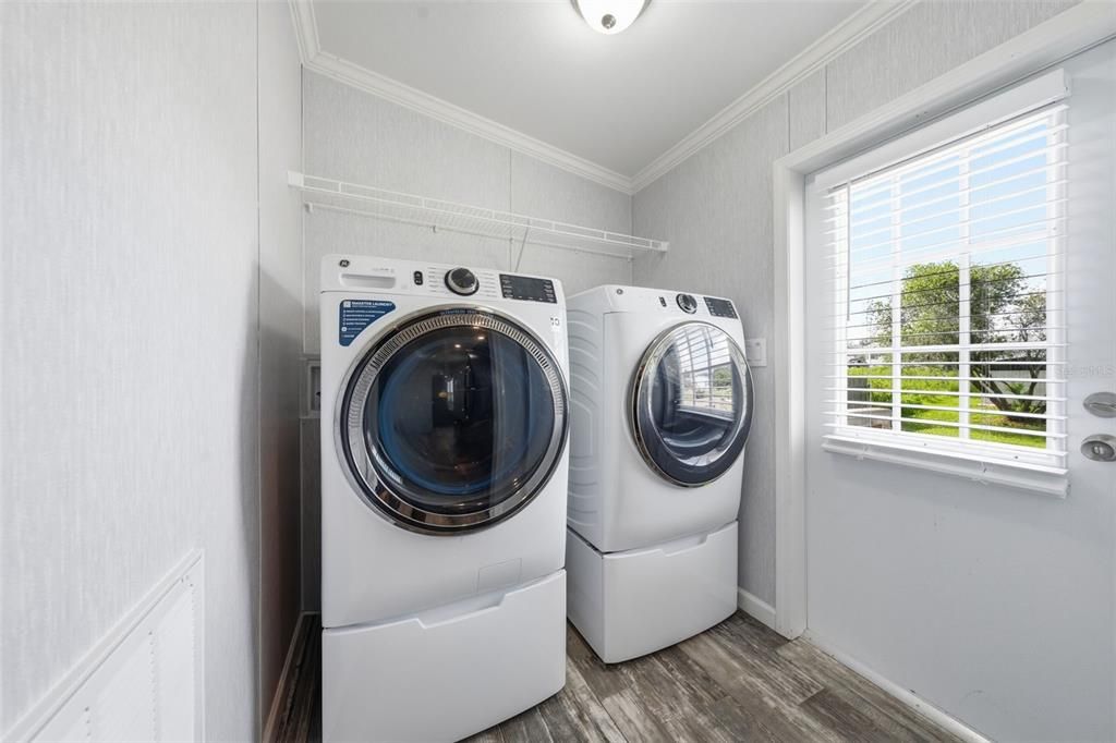 На продажу: $229,900 (4 спален, 2 ванн, 1728 Квадратных фут)