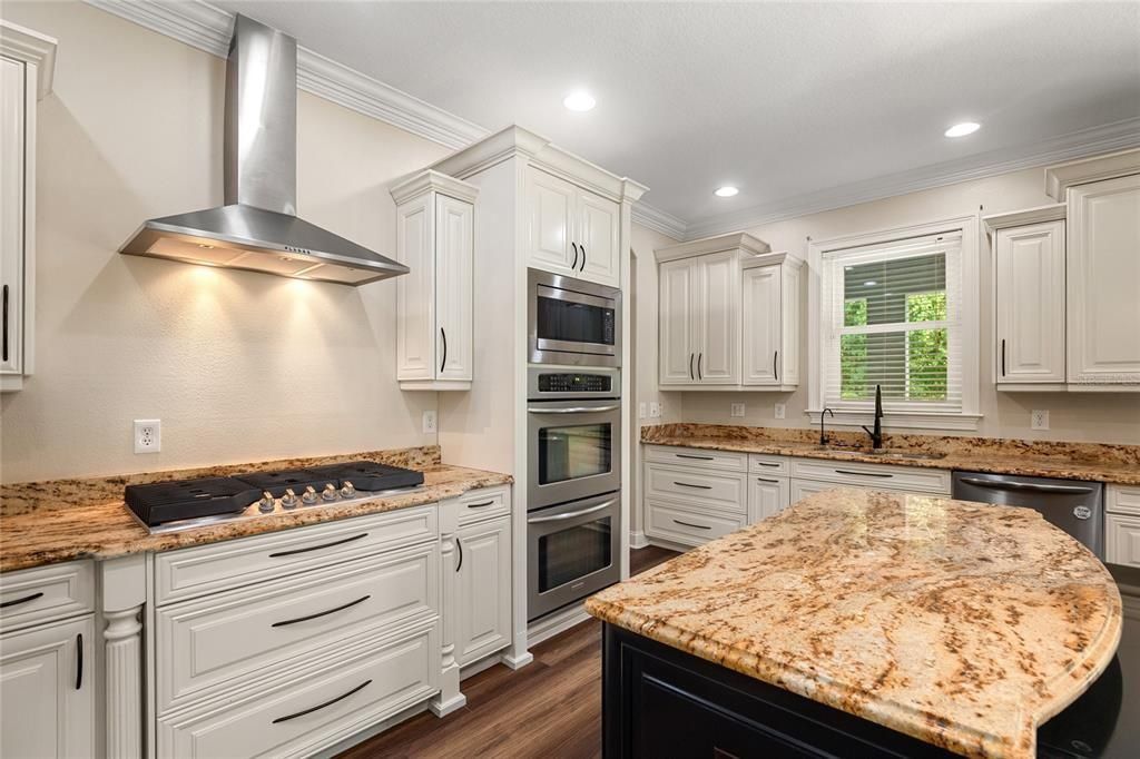 For Sale: $699,000 (5 beds, 3 baths, 3595 Square Feet)