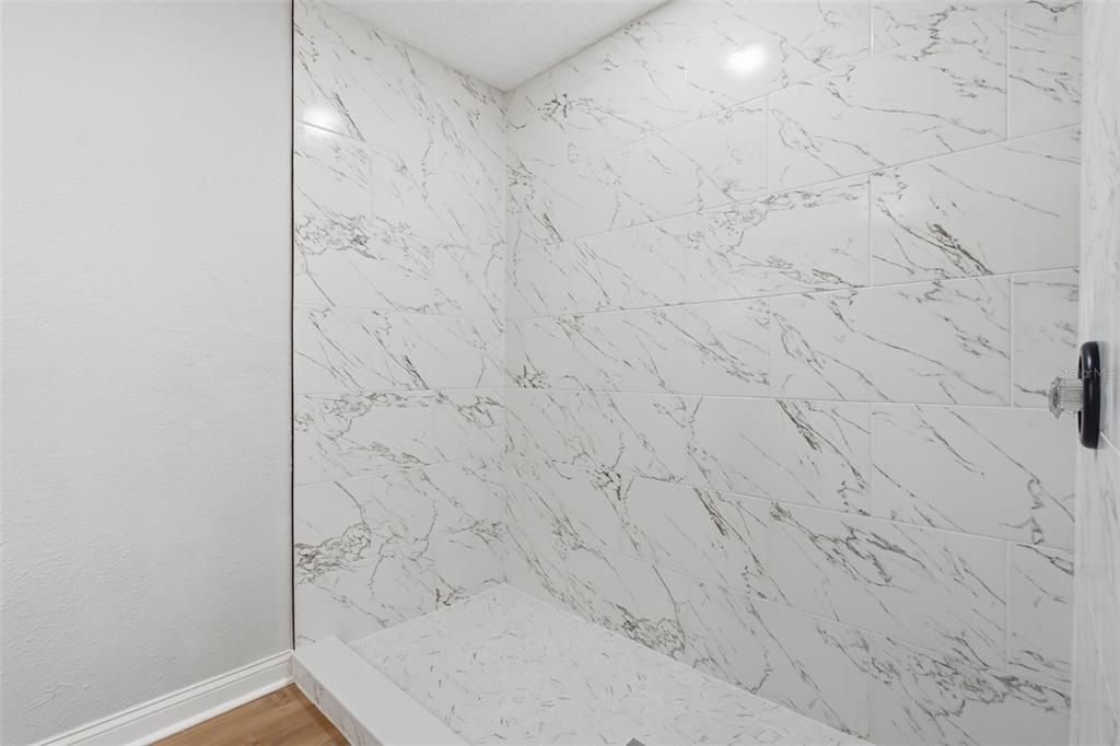 En Venta: $415,000 (4 camas, 3 baños, 1969 Pies cuadrados)