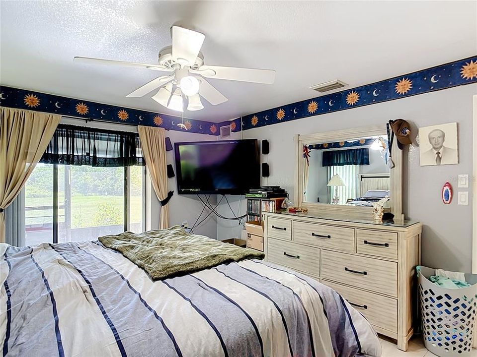 For Sale: $239,900 (2 beds, 2 baths, 1270 Square Feet)