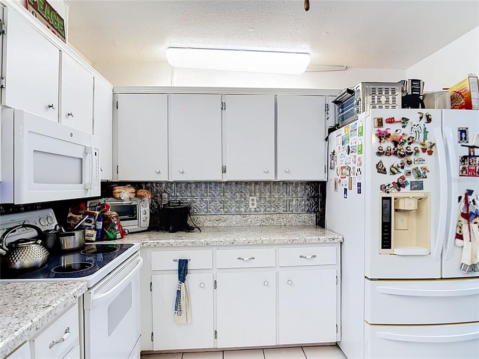 For Sale: $239,900 (2 beds, 2 baths, 1270 Square Feet)