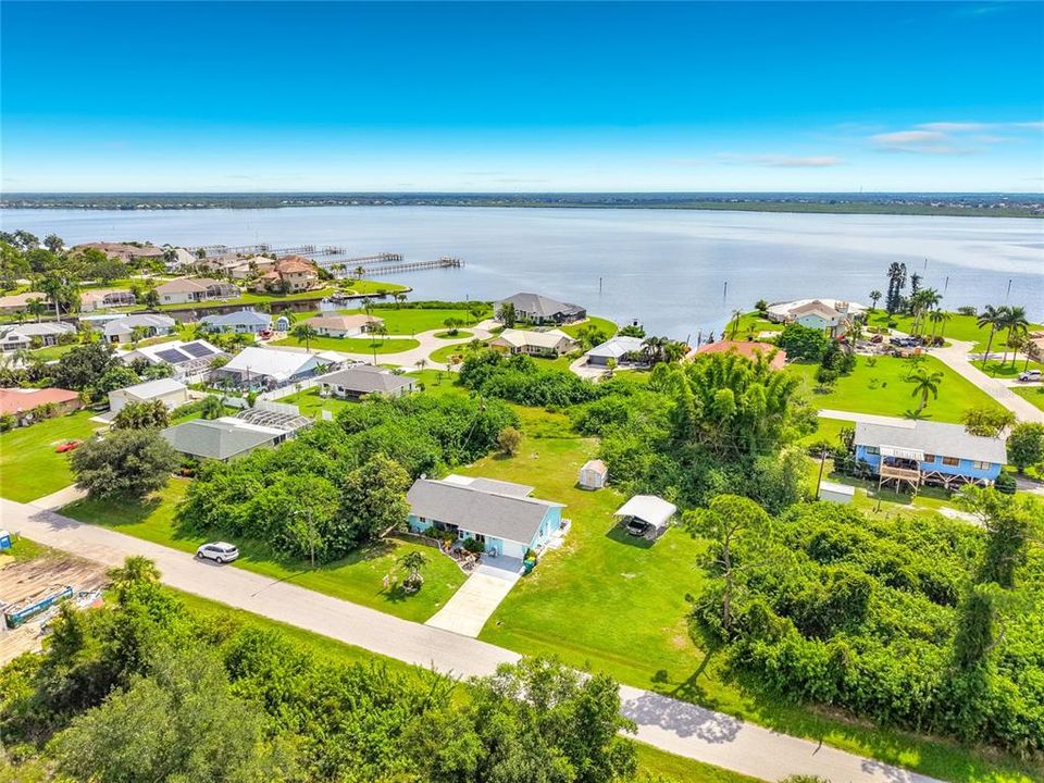For Sale: $239,900 (2 beds, 2 baths, 1270 Square Feet)