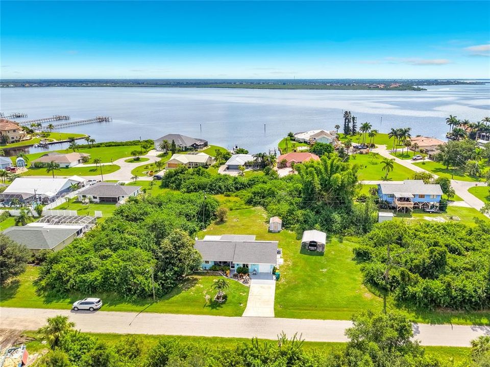 For Sale: $239,900 (2 beds, 2 baths, 1270 Square Feet)