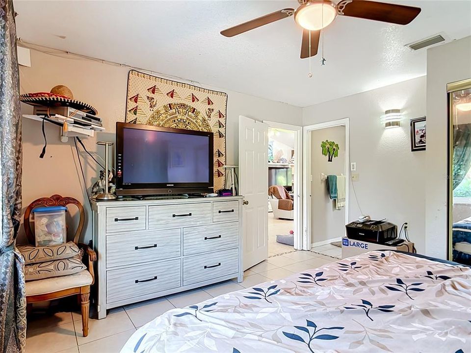 For Sale: $239,900 (2 beds, 2 baths, 1270 Square Feet)