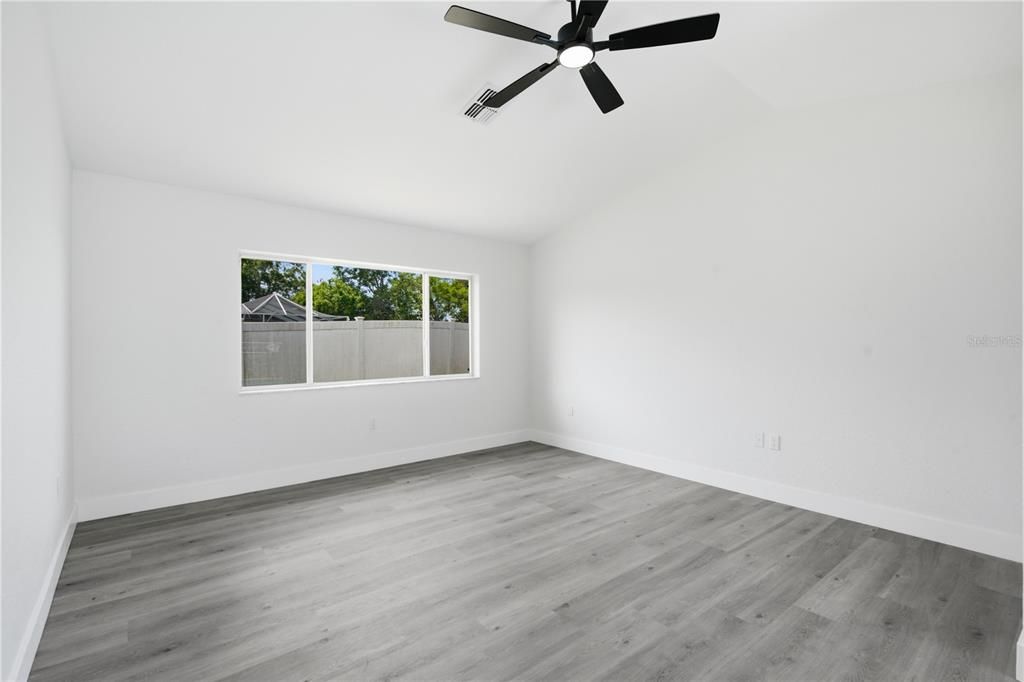 For Sale: $368,900 (4 beds, 2 baths, 1887 Square Feet)
