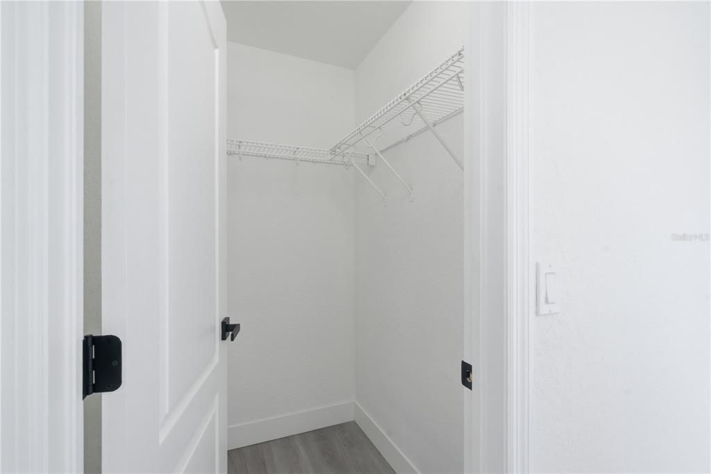 For Sale: $368,900 (4 beds, 2 baths, 1887 Square Feet)