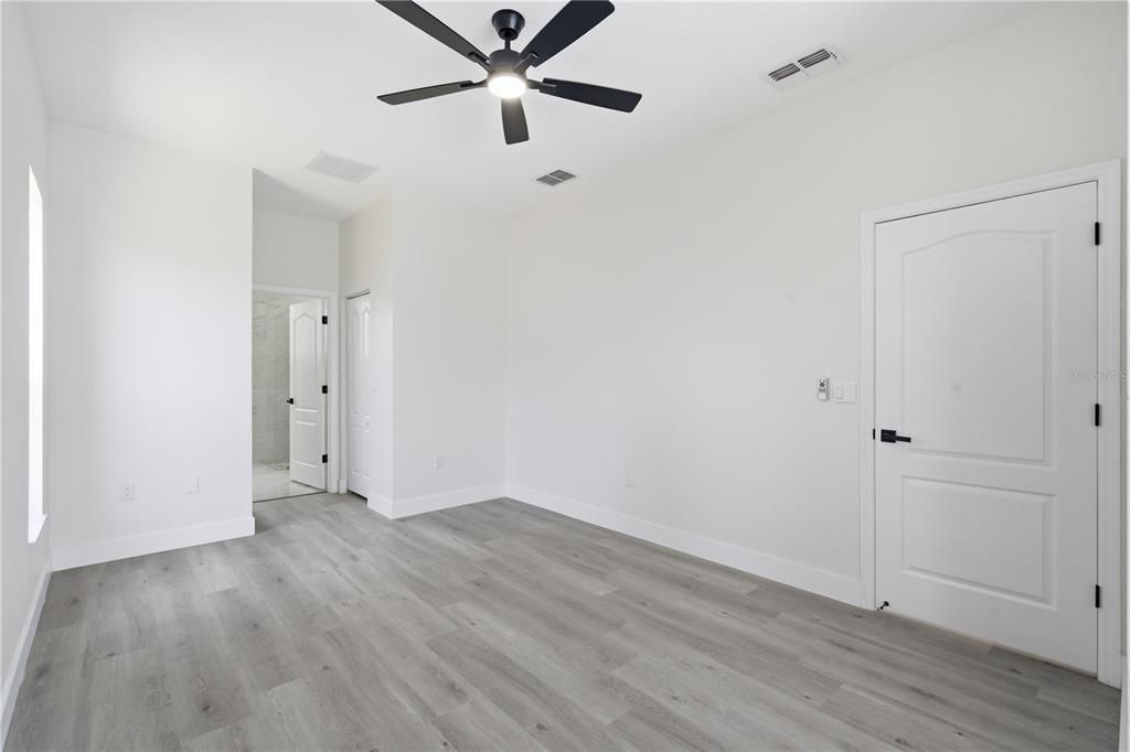For Sale: $368,900 (4 beds, 2 baths, 1887 Square Feet)