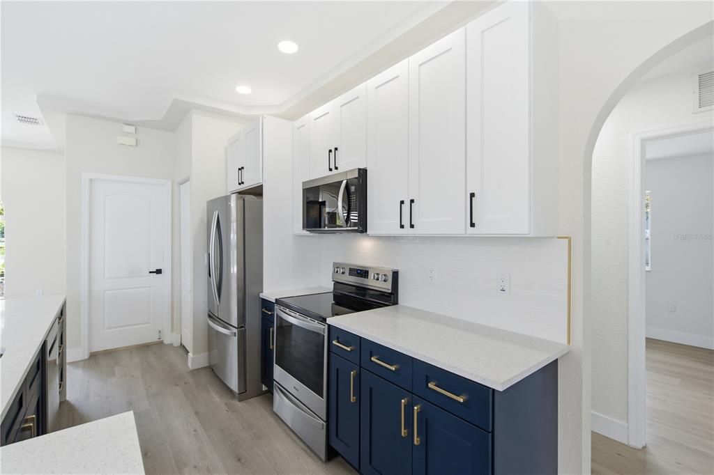 For Sale: $368,900 (4 beds, 2 baths, 1887 Square Feet)