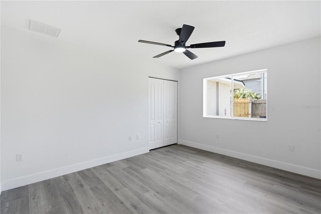 For Sale: $368,900 (4 beds, 2 baths, 1887 Square Feet)