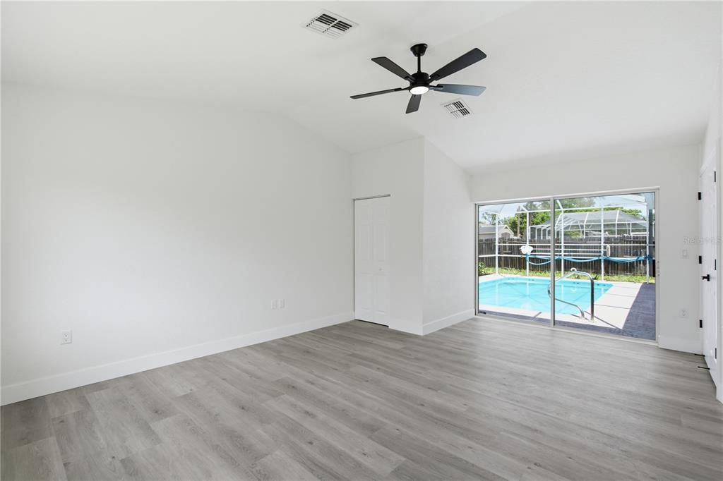 For Sale: $368,900 (4 beds, 2 baths, 1887 Square Feet)