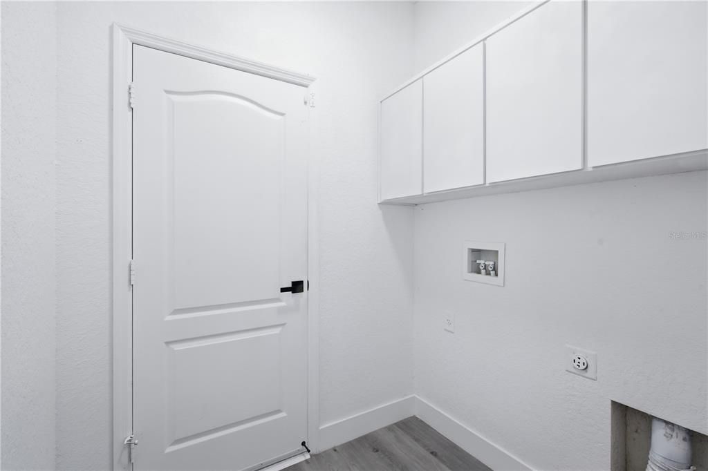 For Sale: $368,900 (4 beds, 2 baths, 1887 Square Feet)
