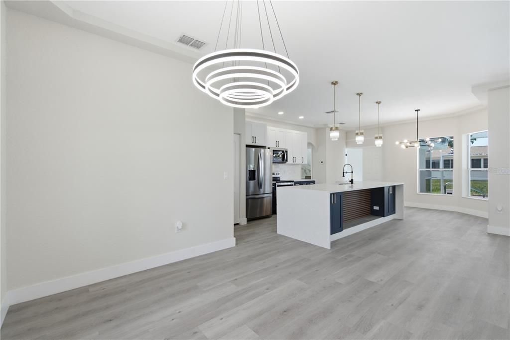 For Sale: $368,900 (4 beds, 2 baths, 1887 Square Feet)