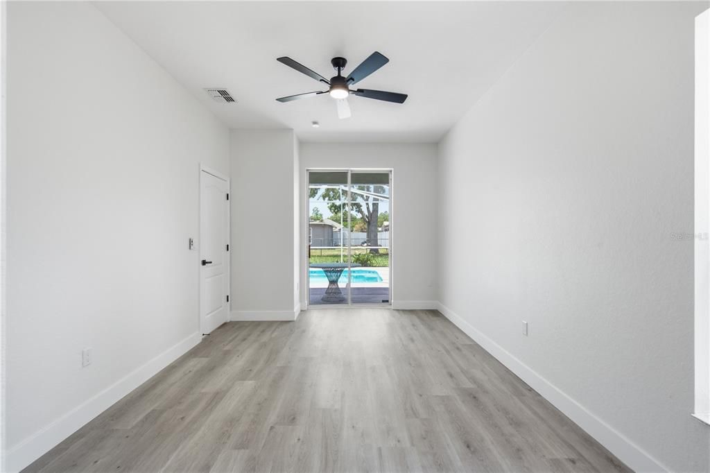 For Sale: $368,900 (4 beds, 2 baths, 1887 Square Feet)