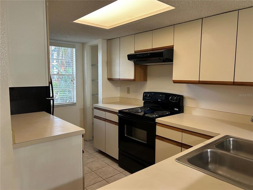 For Rent: $1,650 (2 beds, 2 baths, 1018 Square Feet)