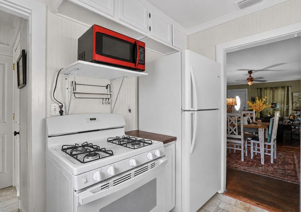 На продажу: $289,999 (2 спален, 2 ванн, 936 Квадратных фут)