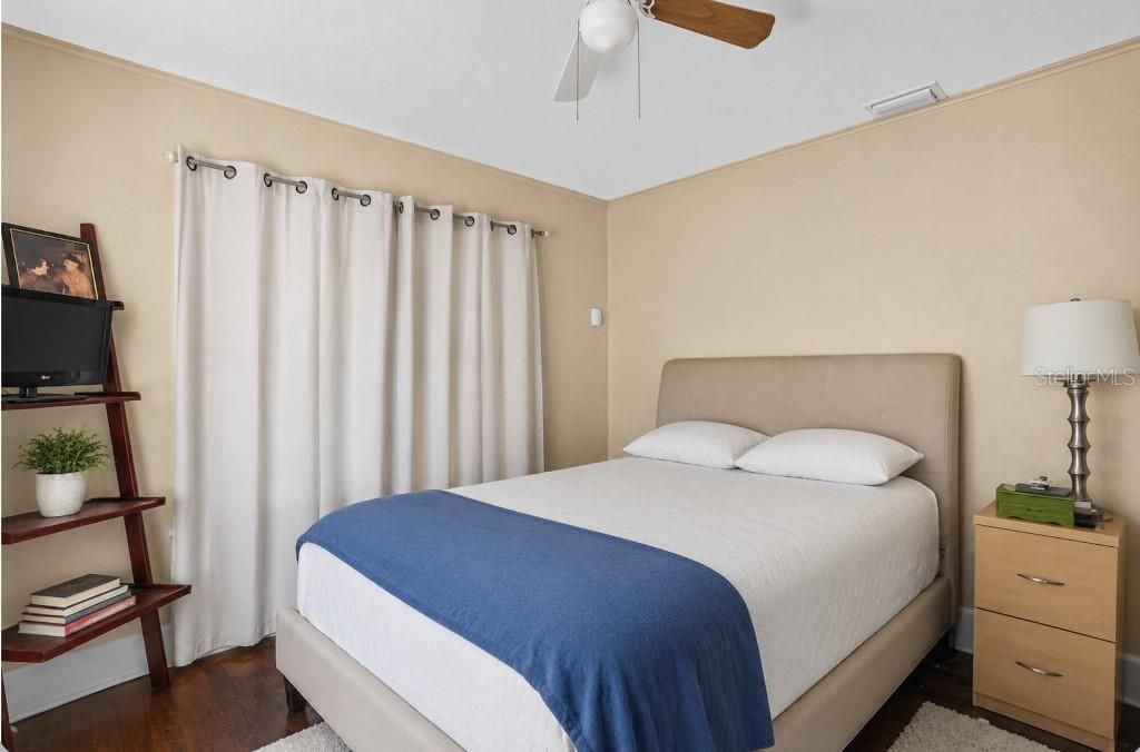 На продажу: $289,999 (2 спален, 2 ванн, 936 Квадратных фут)
