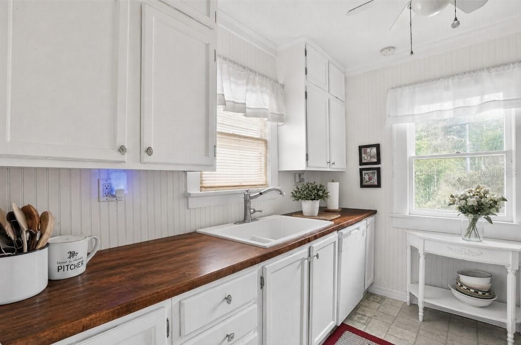 На продажу: $289,999 (2 спален, 2 ванн, 936 Квадратных фут)